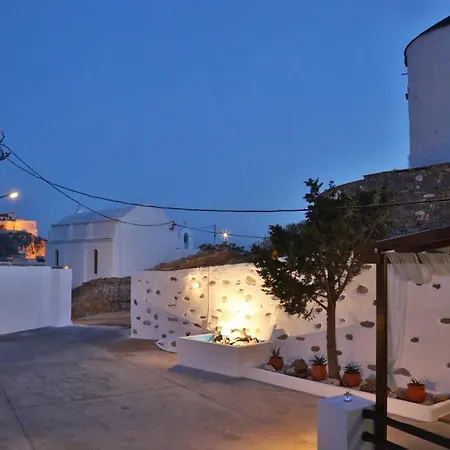 Vibes Ano Syros
